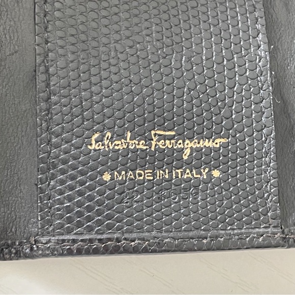Salvatore Ferragamo black leather Vara bow key wallet - Picture 8 of 10